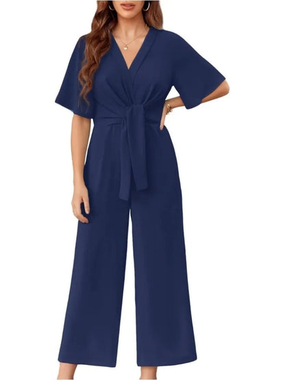 Schicker Jumpsuit mit weitem Bein, vorderer Schleife und kurzen Ärmeln
