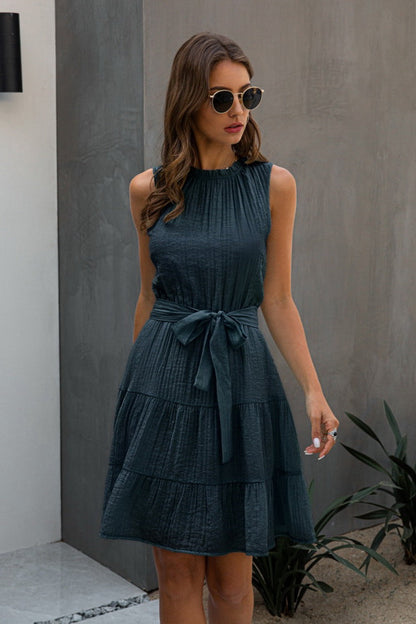 Ärmelloses Spitzen-Minikleid mit einfarbigem Design