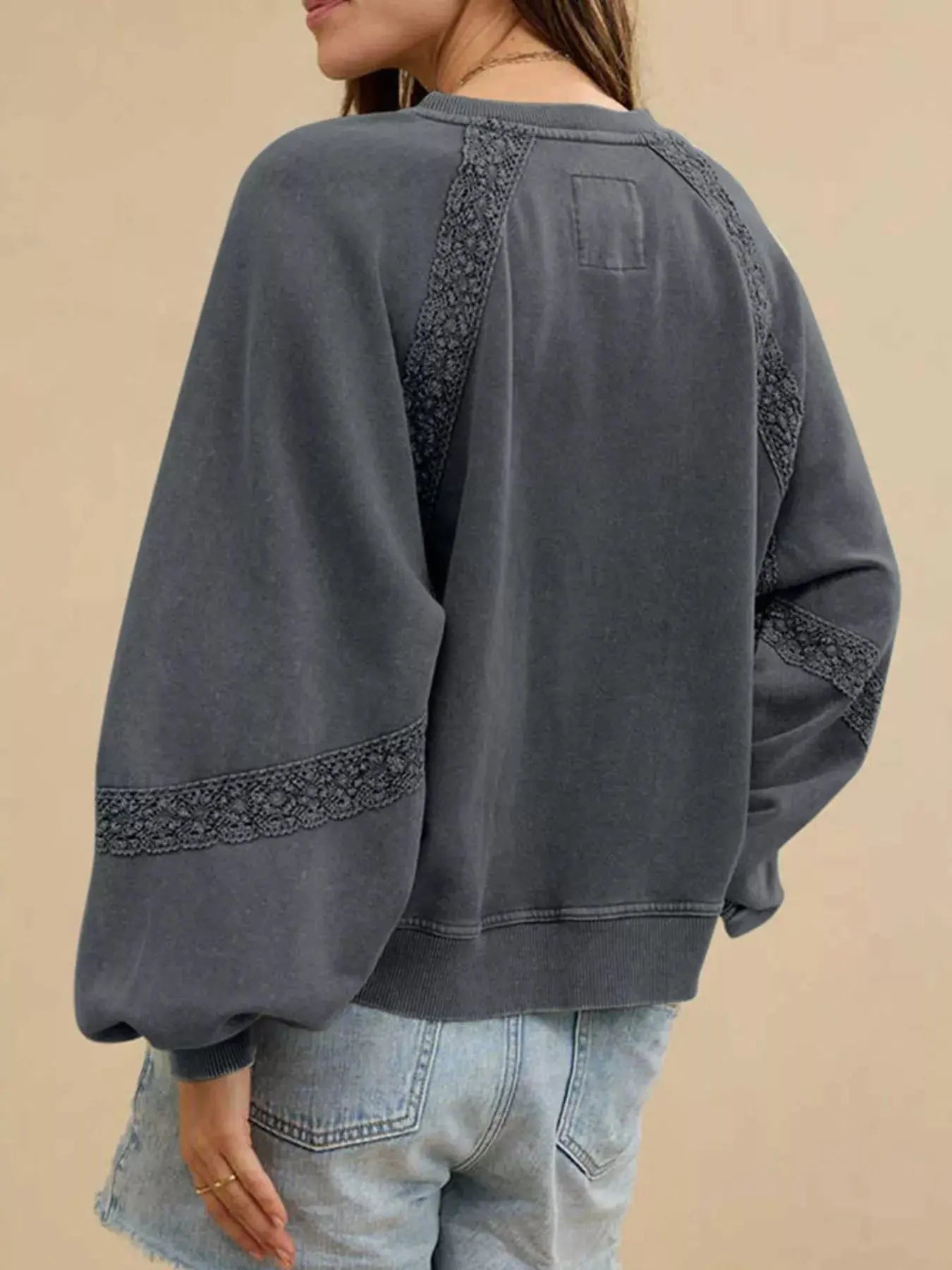 Gemütliches Sweatshirt mit Spitzenbesatz für lässig schicke Looks