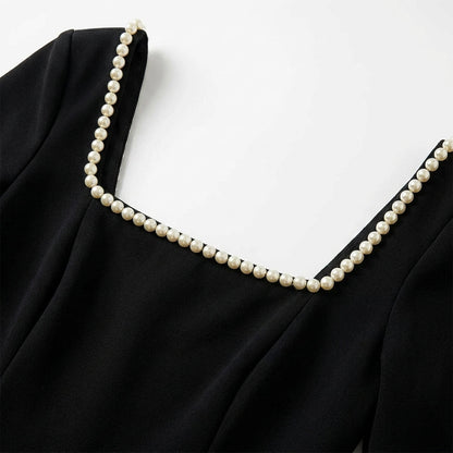 Langärmeliges Minikleid mit Perlenverzierung Elegantes Cocktailkleid