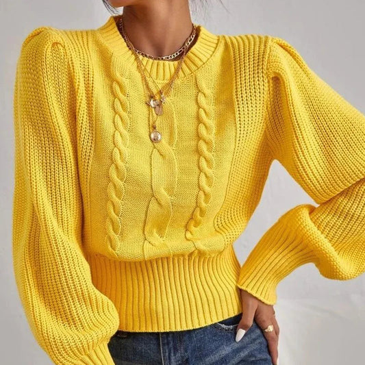 Gemütlicher Strickpullover mit elegantem Kettendetail