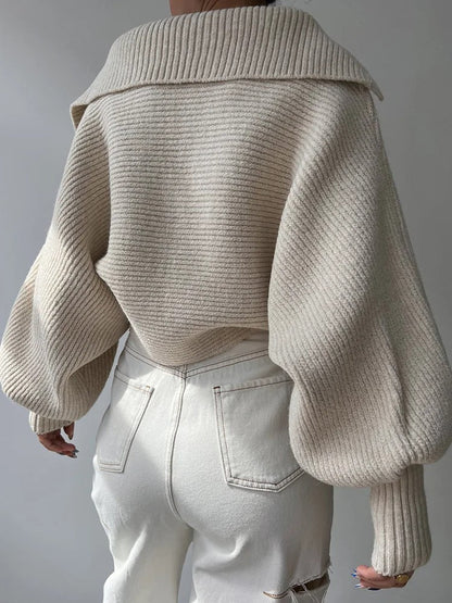 Gemütlicher Strickpullover mit Laternenärmeln und offenem Kragen