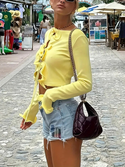 Gemütliche gestrickte Rüschenstrickjacke mit Bindeband vorne