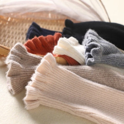 Gemütlicher Rollkragenpullover mit femininen Rüschendetails