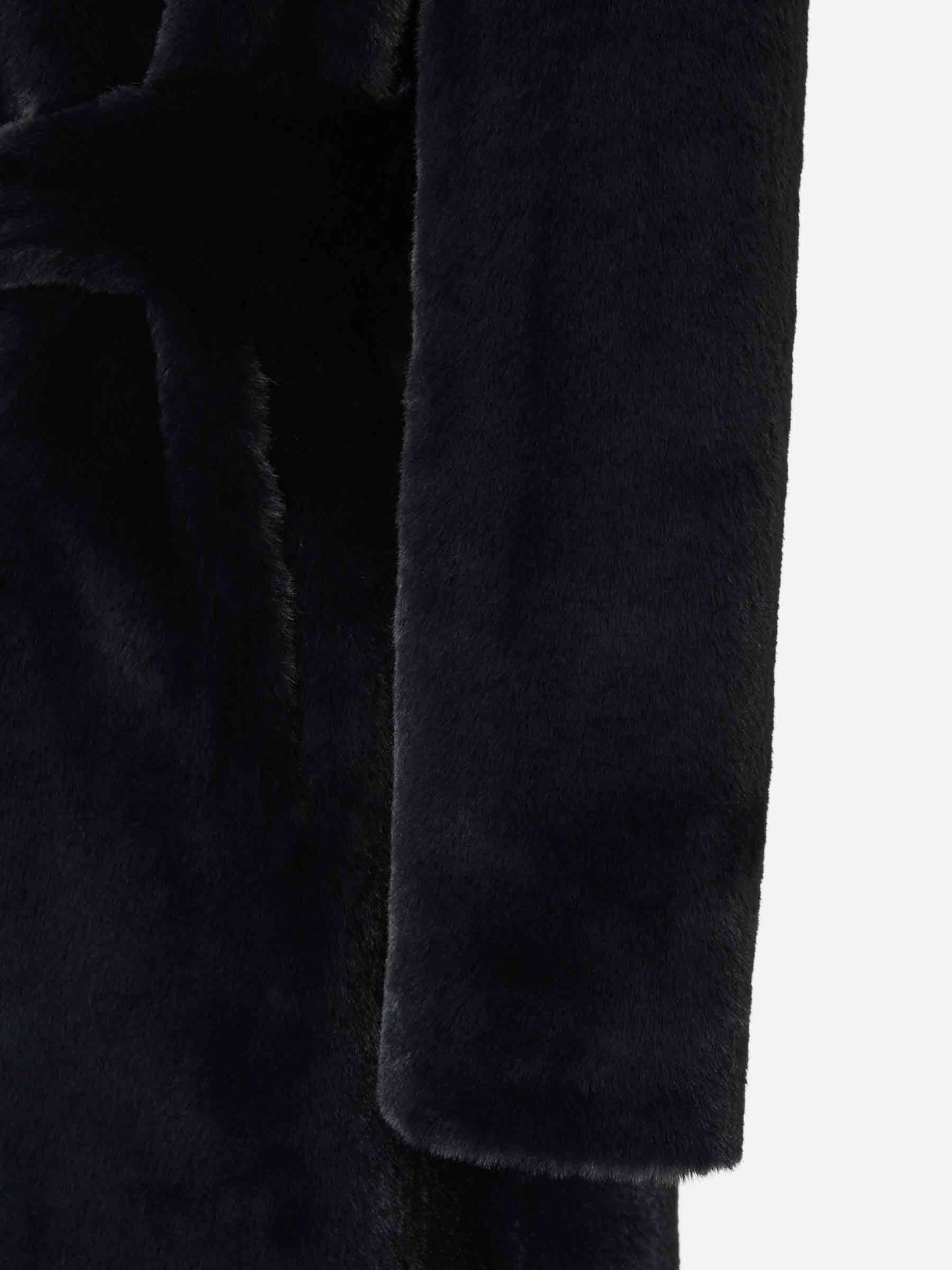 Schicker Kunstpelzmantel für eleganten Winterstil