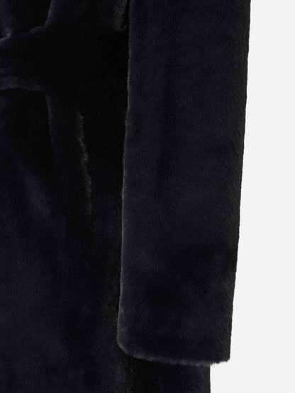 Schicker Kunstpelzmantel für eleganten Winterstil