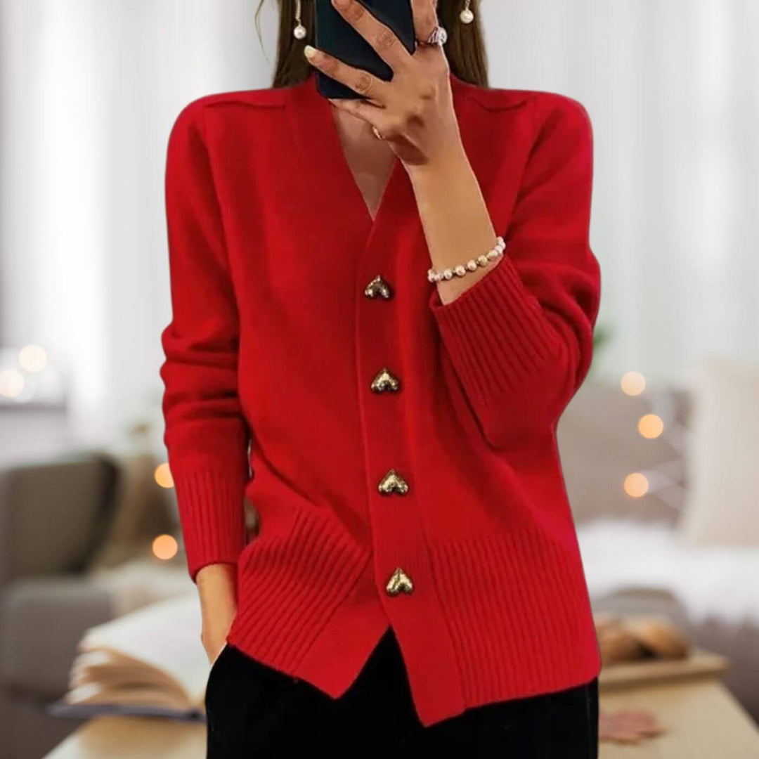 Gemütliche elegante Strickjacke mit Herzknopf-Akzenten