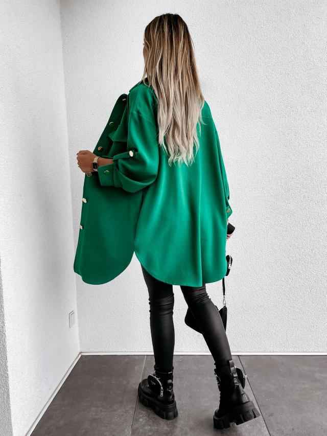 Gemütliche lange Hemdjacke mit Knöpfen und Wollkragen sowie Revers