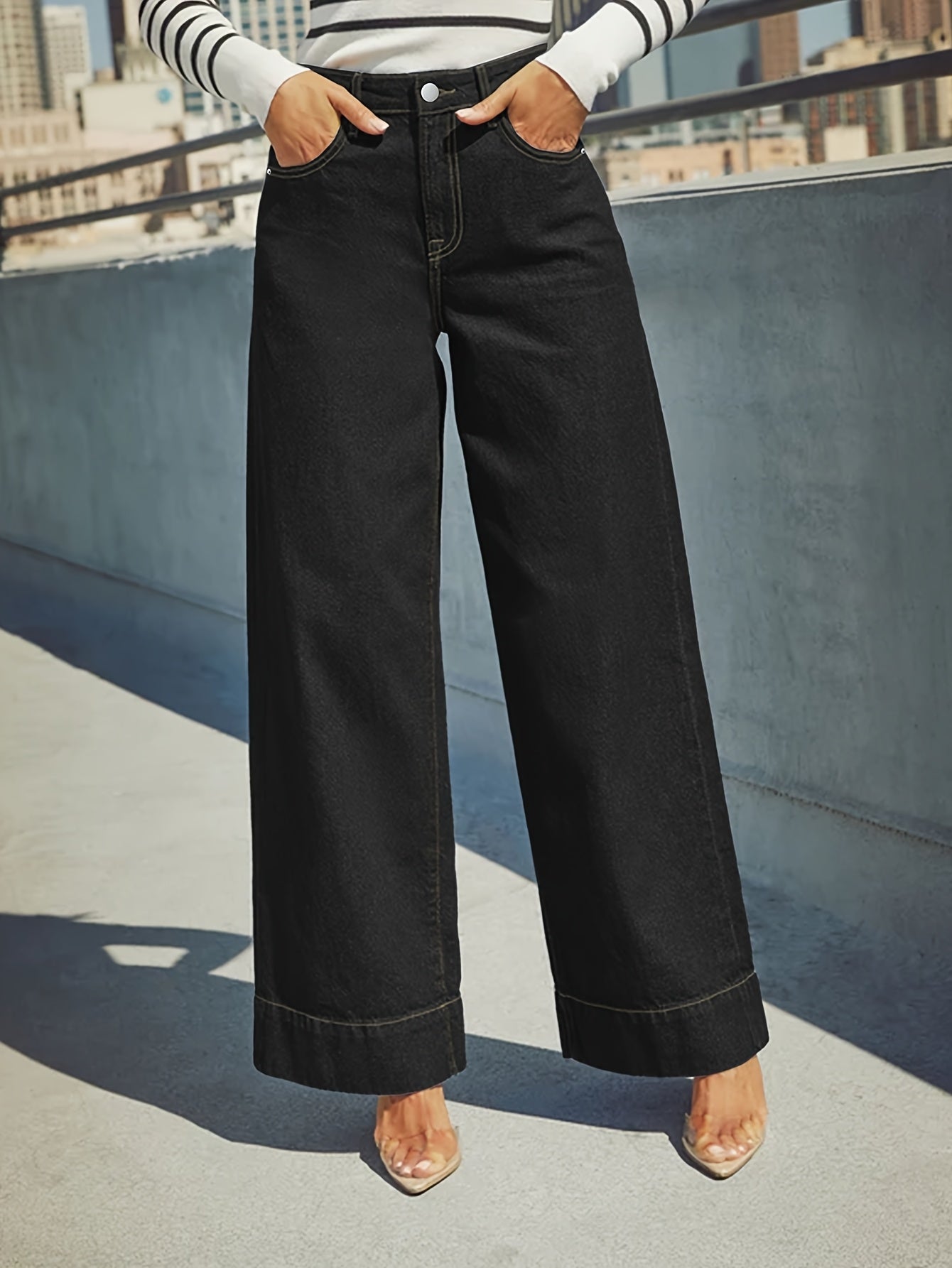 Hochtaillierte, weit geschnittene Stretch-Jeans mit Umschlag am Saum