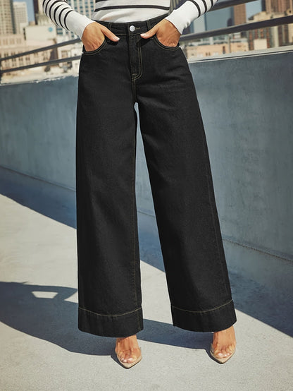 Hochtaillierte, weit geschnittene Stretch-Jeans mit Umschlag am Saum