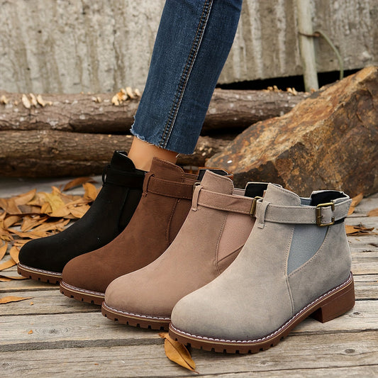 Schicke Stiefeletten mit Blockabsatz, Schnallenriemen und elastischen Seiten