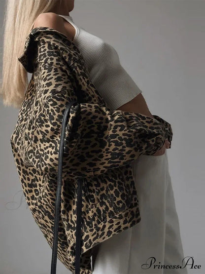Slim Fit Jeansjacke mit Leoparden-Stickerei
