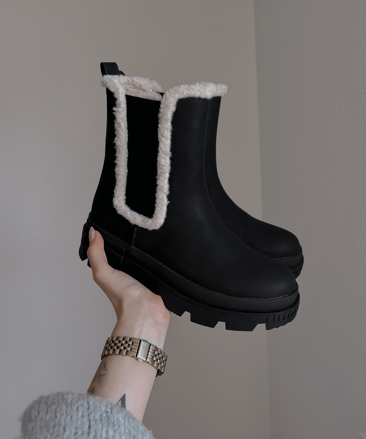 Schicke schwarze Leder-Kurzstiefel