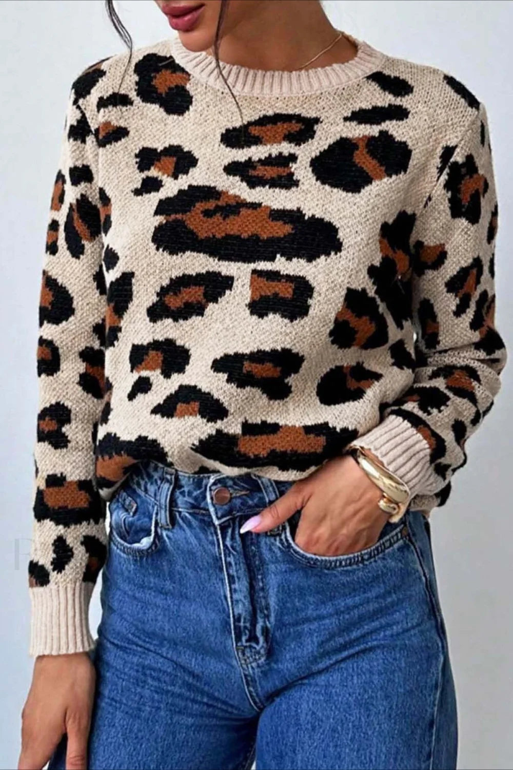 Schicker Pullover mit Leopardenmuster und Farbakzenten im Colorblock-Stil