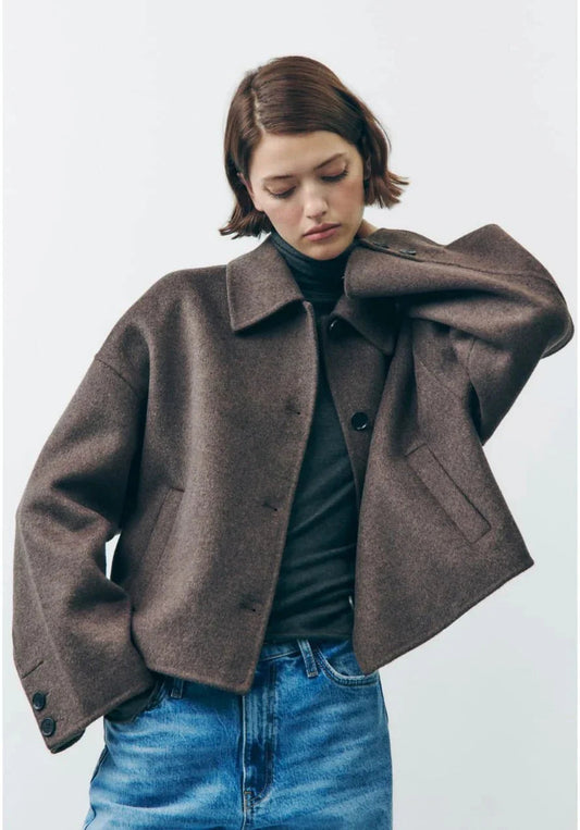 Elegante braune oversized Jacke mit Reverskragen und Knöpfen
