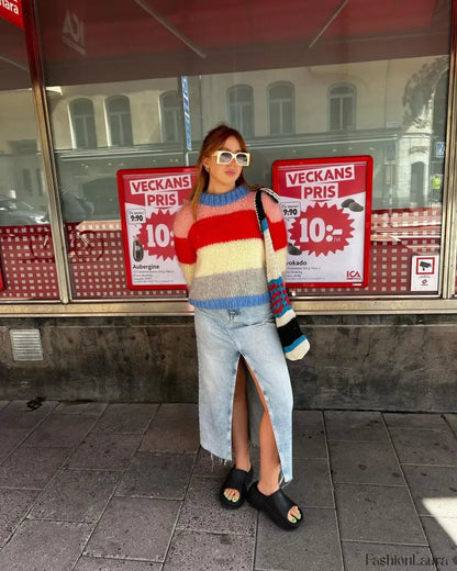 Bunter gestreifter Strickpullover für lässig-elegante Looks