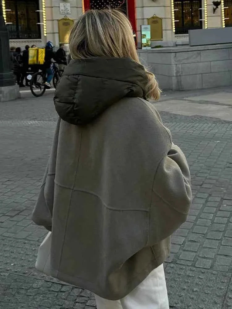 Gemütliche Übergröße Steppjacke mit Kapuze