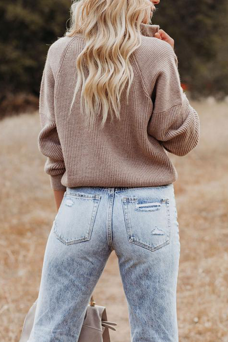 Gemütlicher lässiger Patchwork-Strickpullover mit Reißverschlusskragen