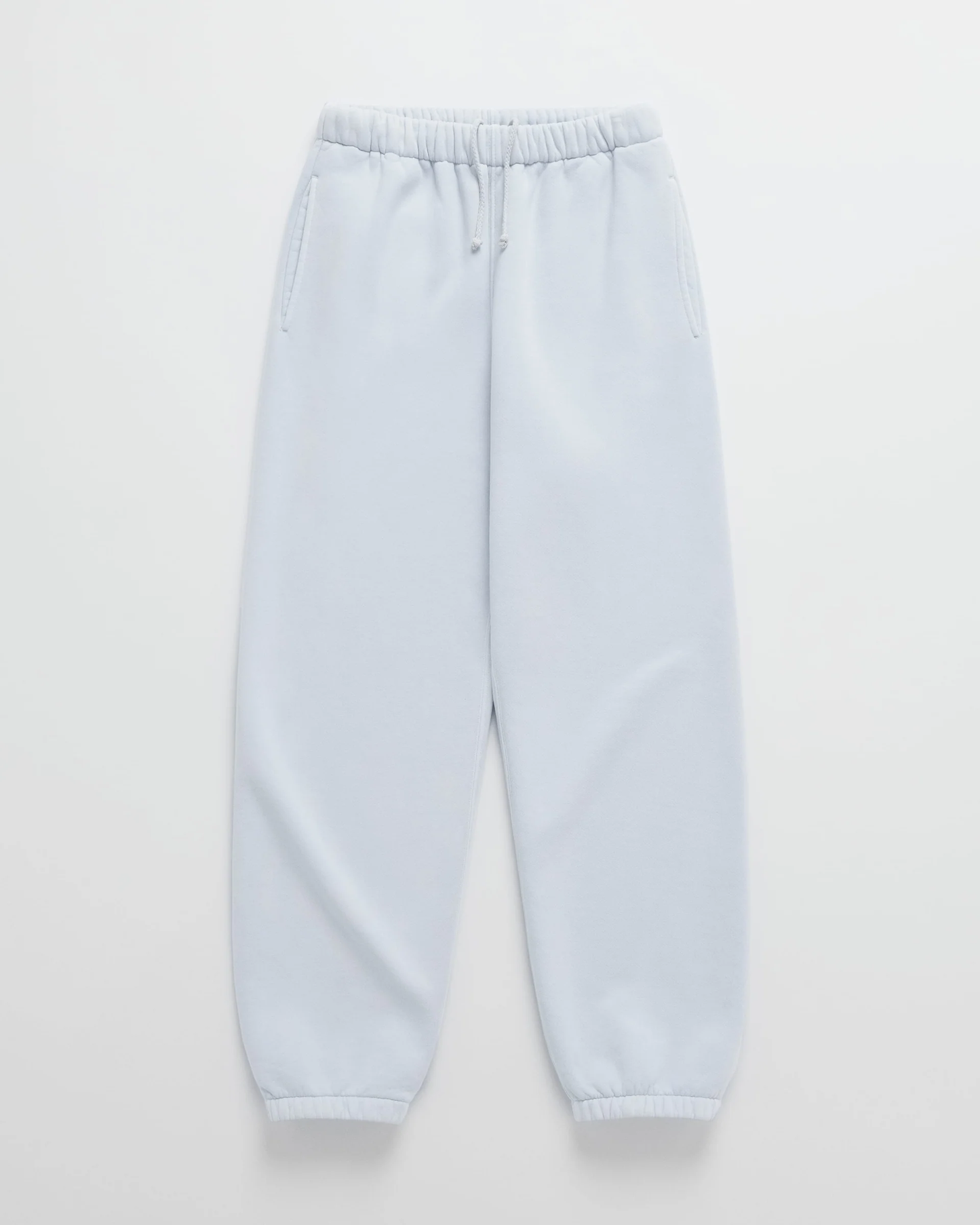 Gemütlicher minimalistischer Kapuzenpullover