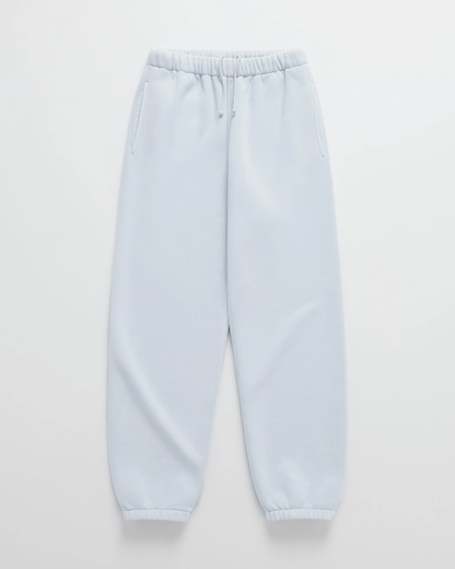 Gemütlicher minimalistischer Kapuzenpullover