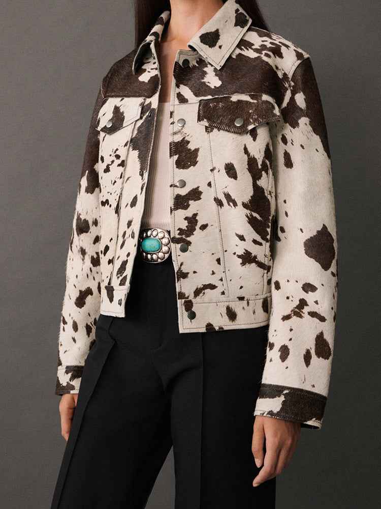 Jacke mit Kuhmuster, Reverskragen und stylischen Druckknöpfen