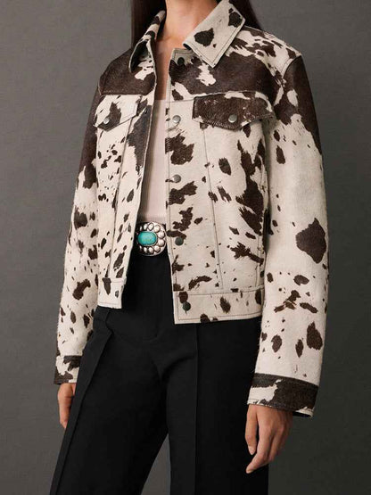 Jacke mit Kuhmuster, Reverskragen und stylischen Druckknöpfen