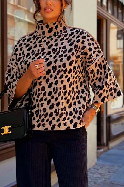 Gemütlicher Strickpullover mit Leopardenmuster und lockerem Rollkragen