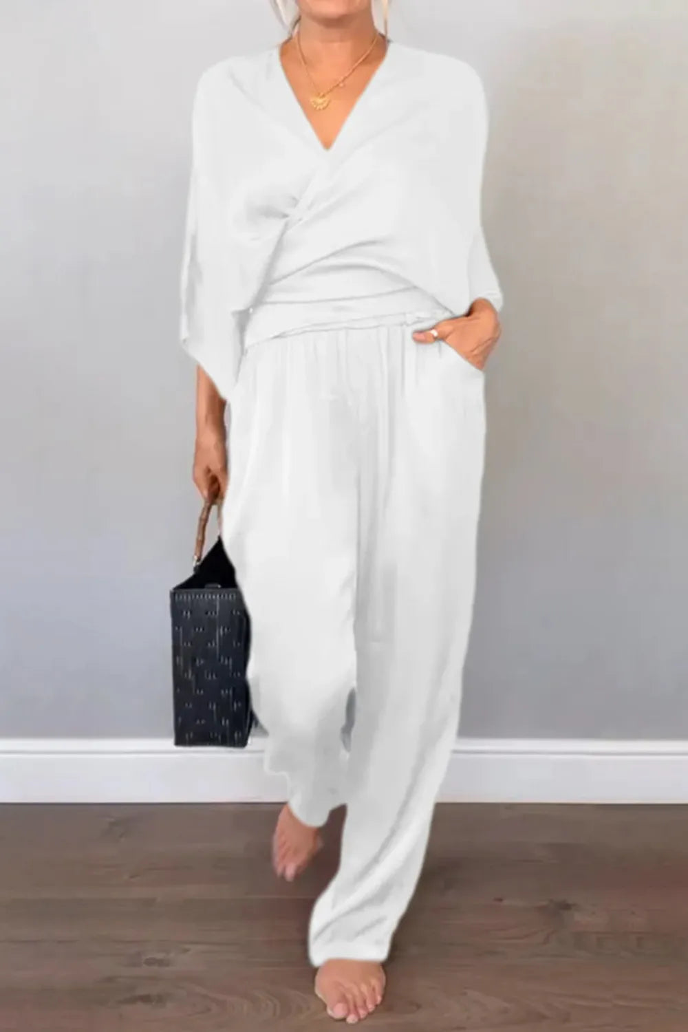 Schickes Wickeloberteil und lässiges Hose-Set