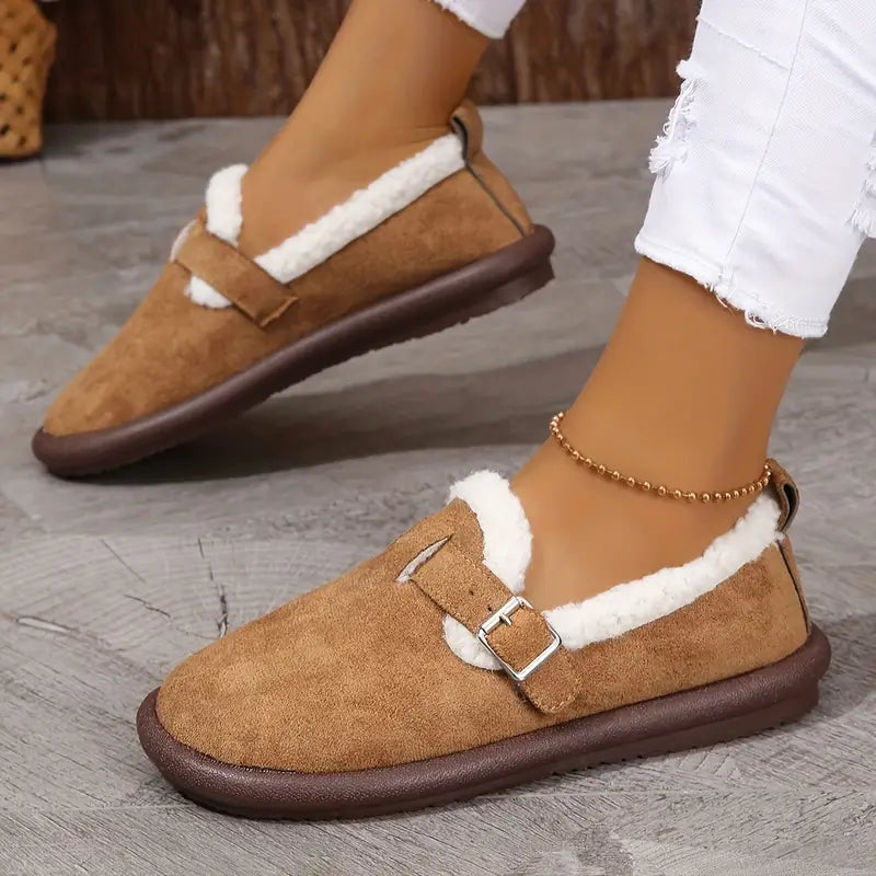 Gemütliche, mit Fleece gefütterte Slipper mit Schnallenriemen