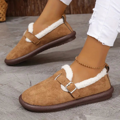 Gemütliche, mit Fleece gefütterte Slipper mit Schnallenriemen