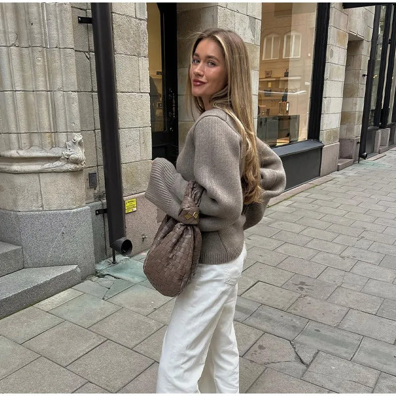 Gemütliche klassische Strickjacke für Damen