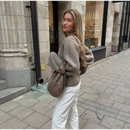 Gemütliche klassische Strickjacke für Damen
