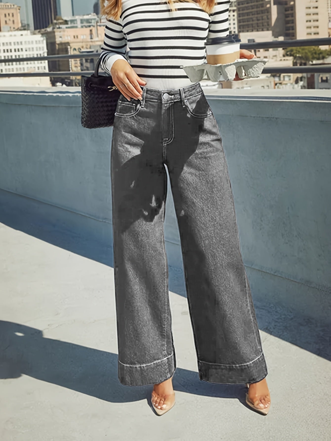 Hochtaillierte, weit geschnittene Stretch-Jeans mit Umschlag am Saum