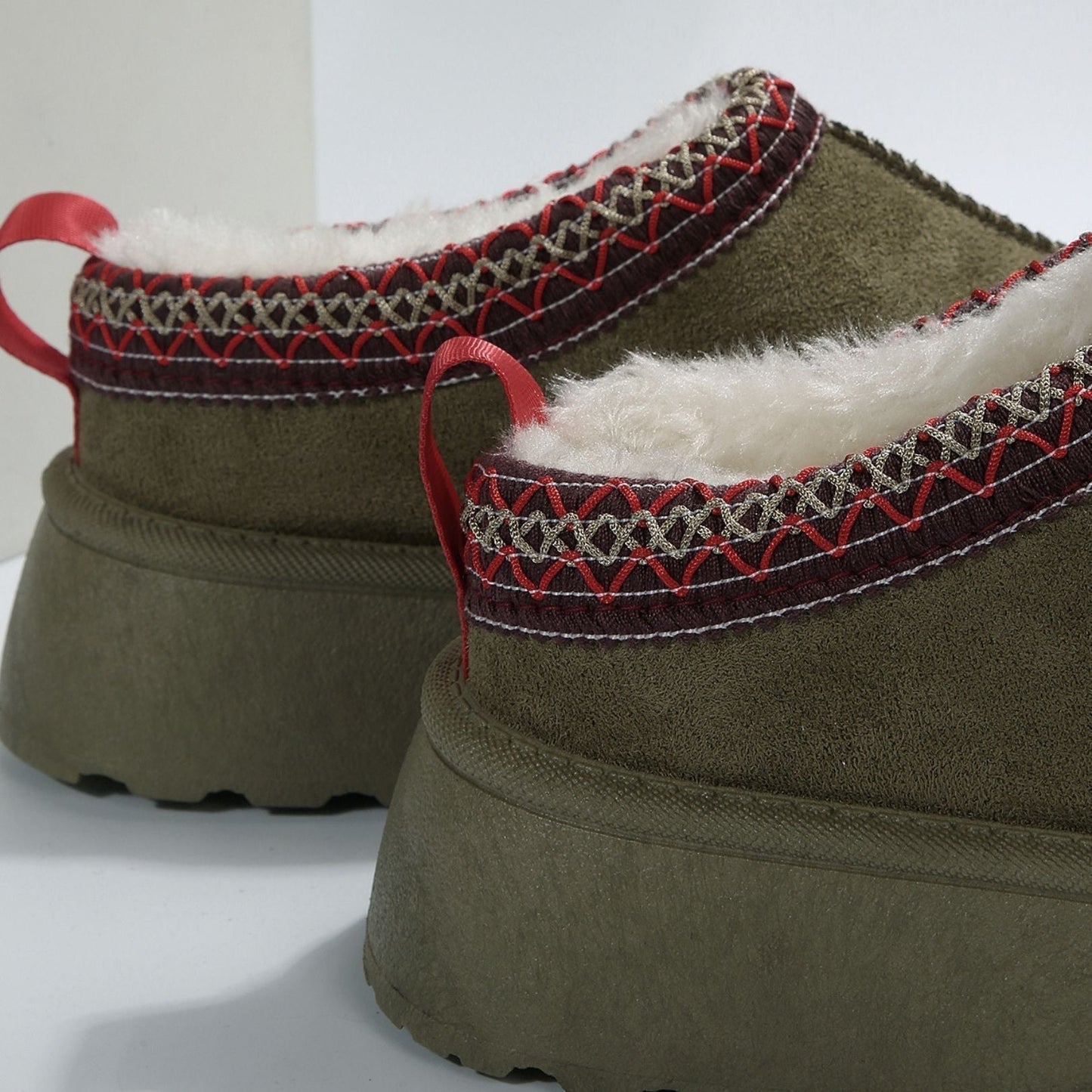 Gemütliche Knöchelstiefel mit Keilabsatz und Kunstfellfutter