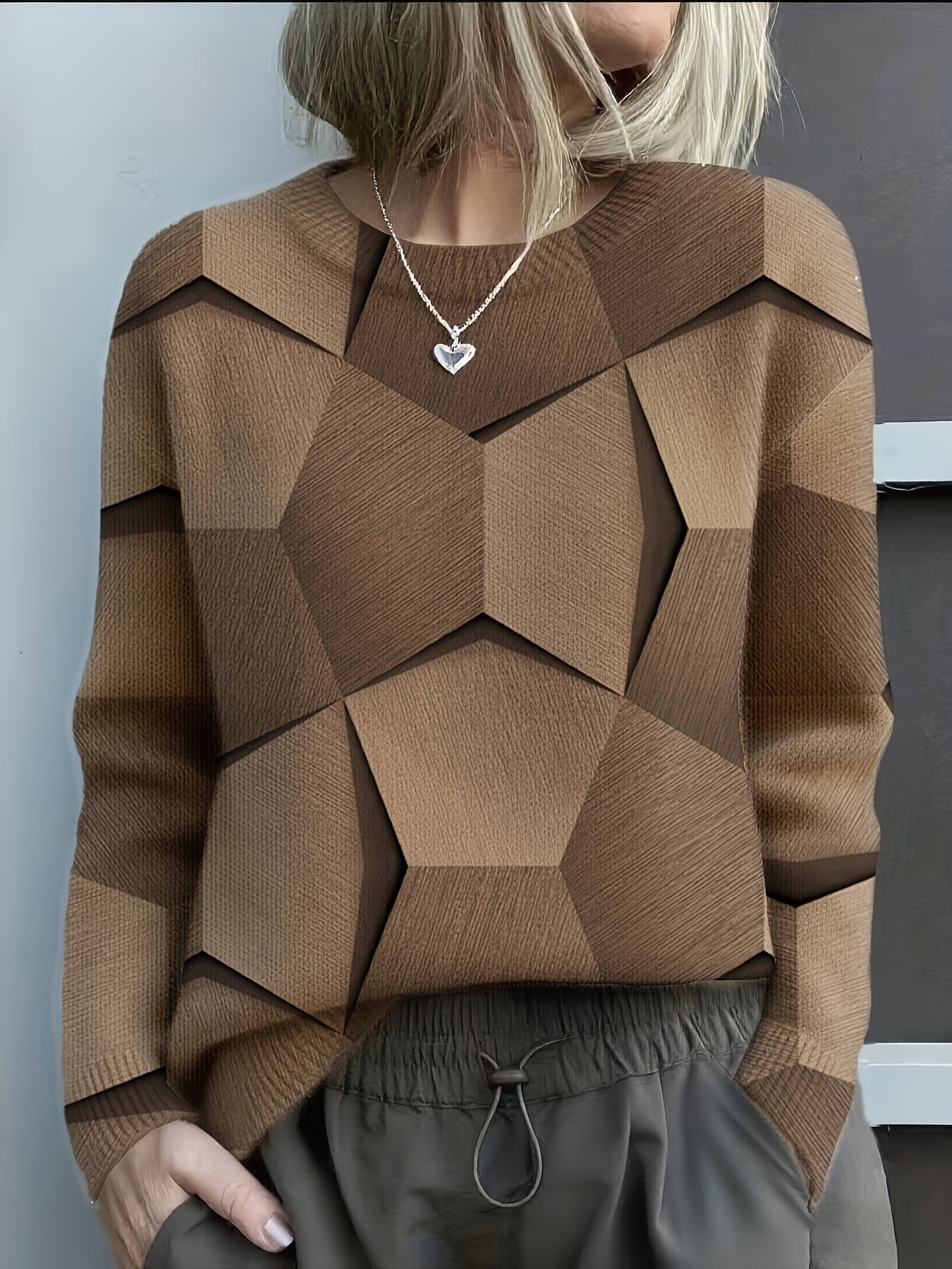 Gemütlicher Strickpullover mit markanten geometrischen 3D-Drucken