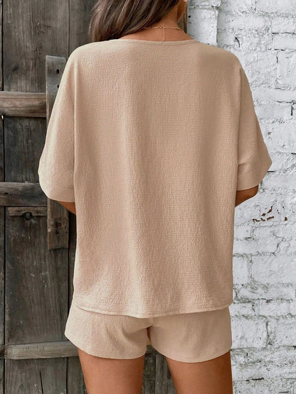 Zweiteiliger Satz aus locker sitzendem V-Ausschnitt-Top und Shorts