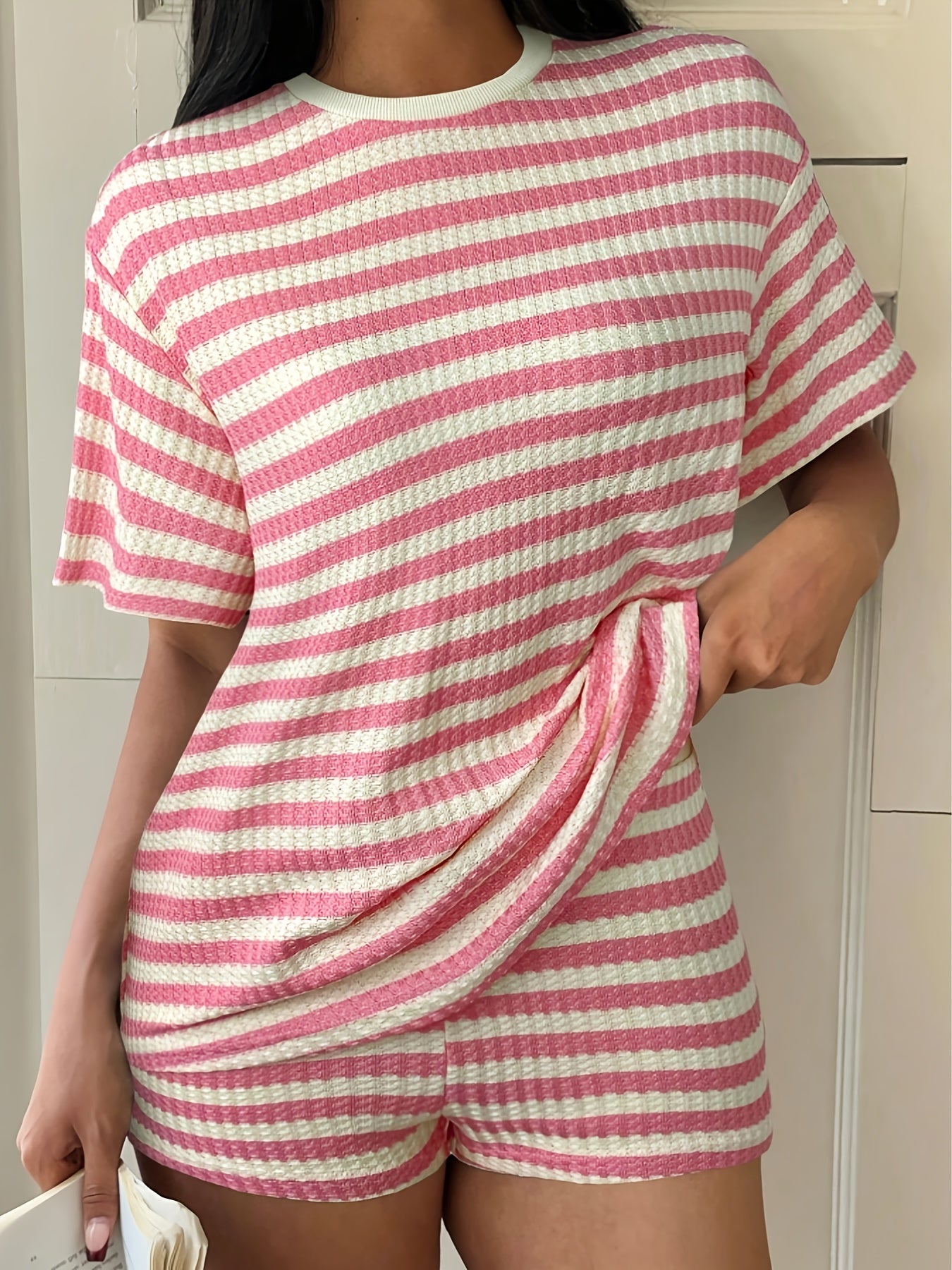 Gestreiftes T-Shirt mit Rundhalsausschnitt und Shorts Freizeitset
