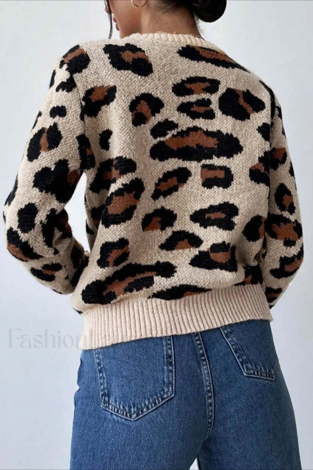 Schicker Pullover mit Leopardenmuster und Farbakzenten im Colorblock-Stil