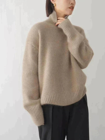 Gemütlicher weicher Strickpullover mit Rollkragen für den Herbst