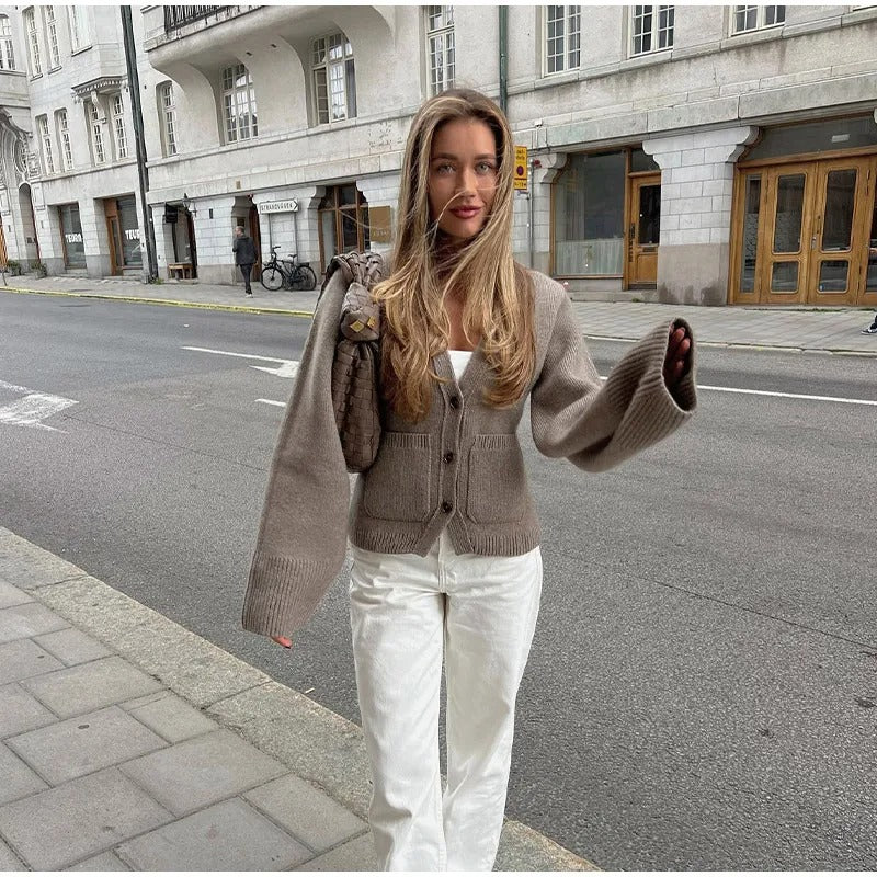 Gemütliche klassische Strickjacke für Damen