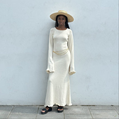 Elfenbeinfarbenes Maxikleid mit offenem Rücken und Wolkenmuster-Strick