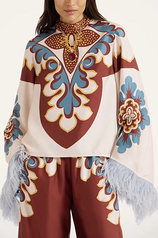 Boho-Spitzenbluse mit Glockenärmeln und hohem Kragen