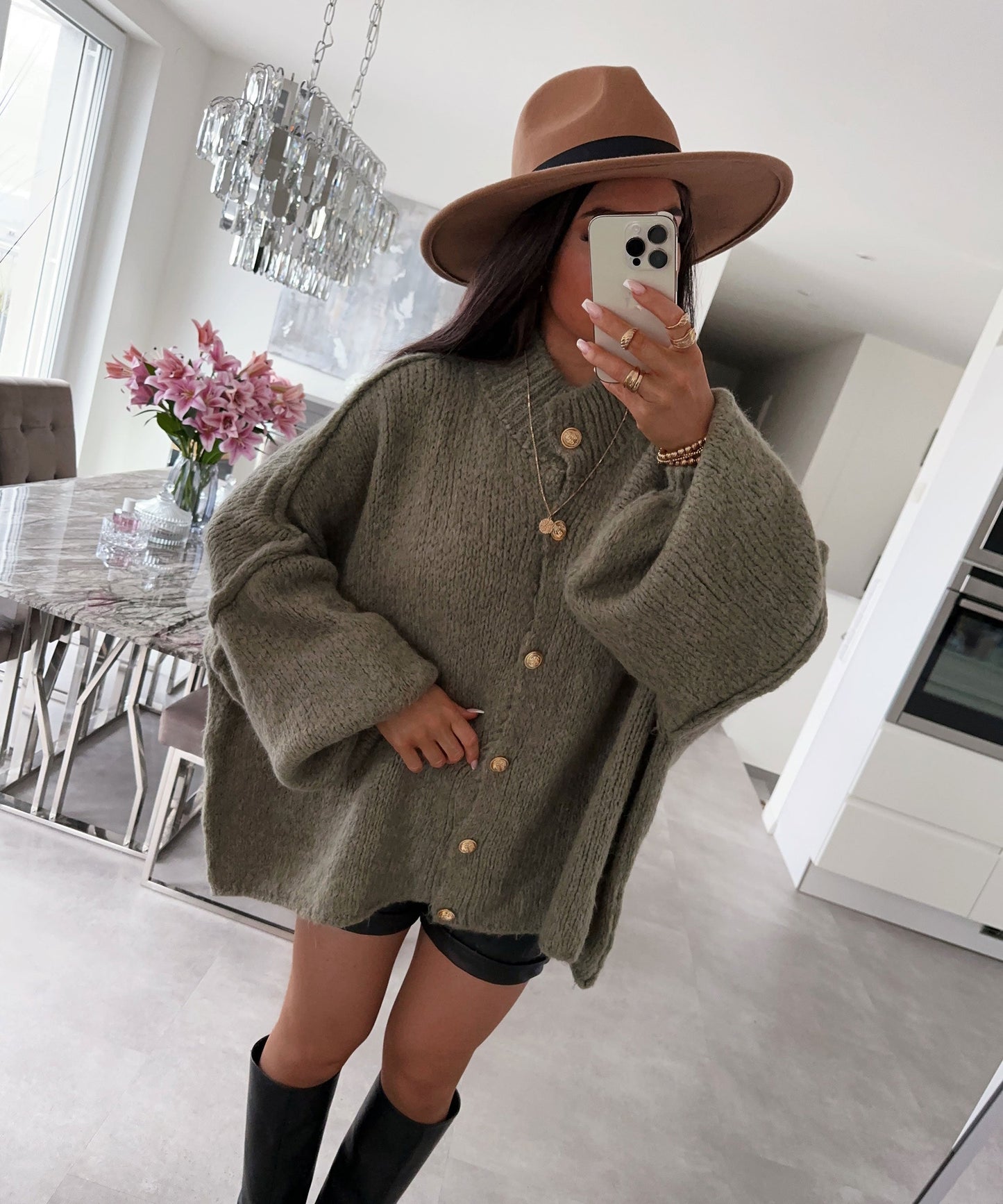Gemütlicher übergroßer Strickcardigan in sanftem Khaki