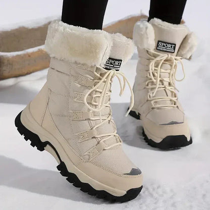 Bequeme stilvolle rutschfeste Winterstiefel für kaltes Wetter