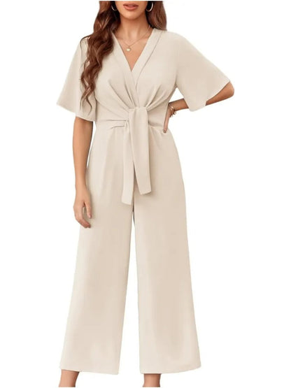 Schicker Jumpsuit mit weitem Bein, vorderer Schleife und kurzen Ärmeln