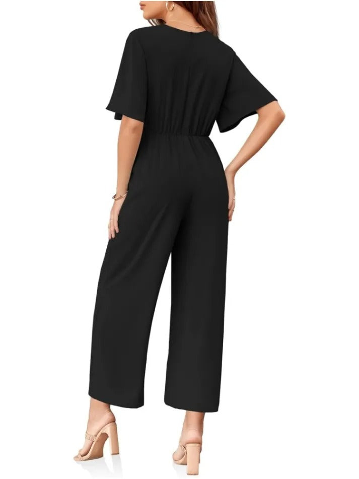 Schicker Jumpsuit mit weitem Bein, vorderer Schleife und kurzen Ärmeln