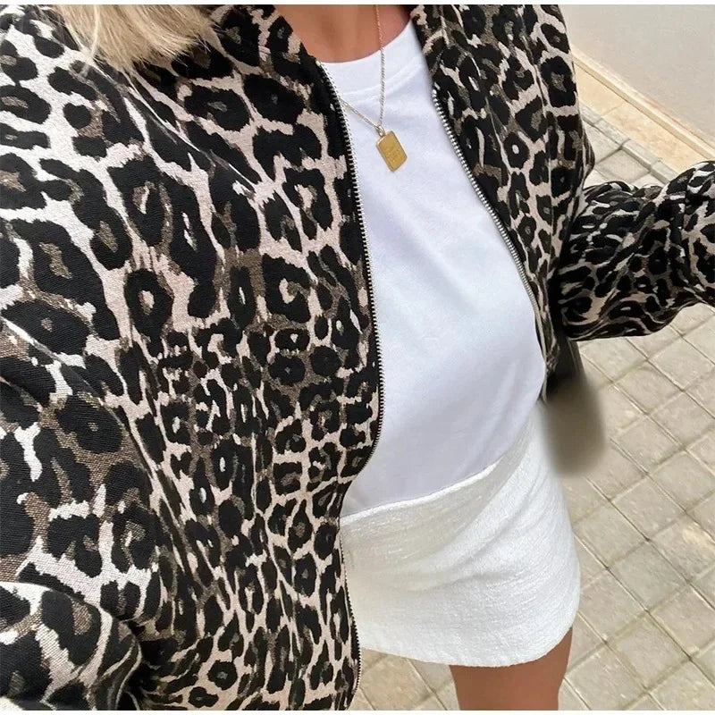 Moderne elegante leichte Damenjacke