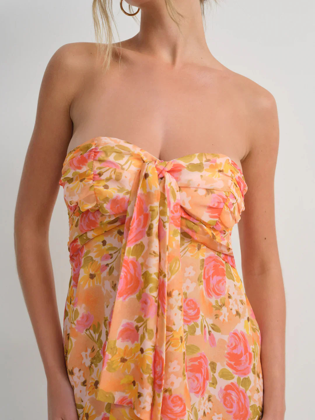 Fließendes Blumen-Boho-Maxikleid für Sommerstimmung