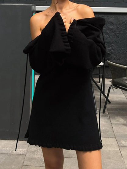 Langärmeliges, rückenfreies Strickkleid
