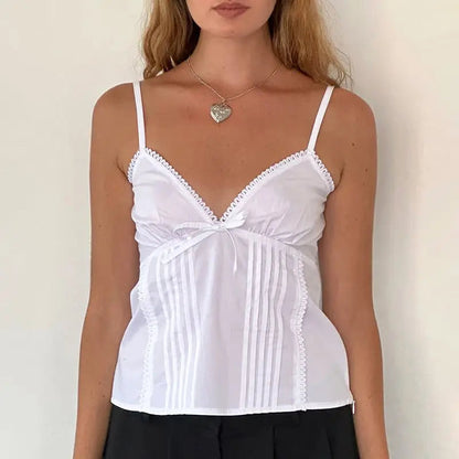 Schickes Crop-Top mit V-Ausschnitt und verstellbarer Schleife